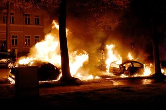 Wieder stehen in Chemnitz Autos in Flammen - Polizei sucht Zeugen -