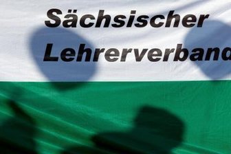 Wieder über 500 Lehrer bei Warnstreik - 