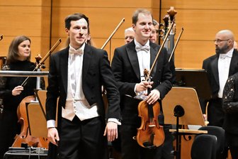 Wiederentdeckung eines musikalischen Genies in Chemnitz – oder der göttliche Funke in Leberwurst und Kontrafagott - Dirigent Friedrich Praetorius führte die Robert-Schumann-Philharmonie beflügelt durch ein abwechslungsreiches 5. Sinfoniekonzert.