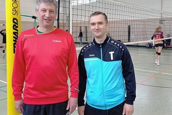 Wiedersehen an der Seitenlinie - Bekannte aus früheren Tagen: Sven-Uwe Kusche aus Hainichen trainiert die Volleyballerinnen des SV Harthau II, Tilo Gerstenberger die zweite Milkauer Mannschaft.