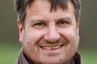 Wiese contra Schottergärten - André Oehler - Stadtrat undNaturschutzexperte