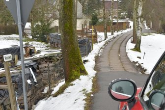 Wiesenweg in Großhartmannsdorf: Nach fünf Jahren wird jetzt gebaut - Seit 2017 ist die Rede davon, dass der Wiesenweg in Obersaida saniert werden soll. Dieses Jahr soll es endlich werden, auch wenn es schlussendlich keine Fördermittel dafür gibt. 