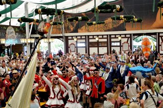 Wiesn-Wahnsinn und mehr: Was am Wochenende in und um Plauen los ist - Zum zweiten Mal ist am Wochenende in Plauen die Wiesn der Sternquell-Brauerei zu erleben. Dafür wurde ein Festzelt an der Festhalle aufgestellt.