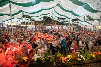 Wiesn, Wiesn und nochmal Wiesn: Aber ist da am Wochenende im Vogtland eigentlich noch mehr los? - Wenn die Sternquell-Wiesn ruft, kommen die Plauener in Strömen.
