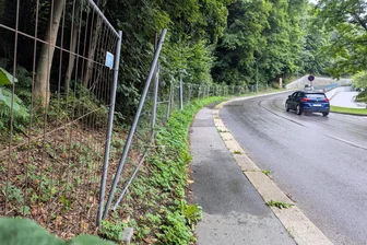 Wieso an einer Bundesstraße in Annaberg seit Jahren ein Bauzaun steht - Kein schöner Anblick: der Bauzaun an der B 101 in Annaberg-Buchholz.