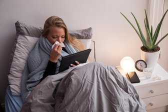 Wieso dauern Erkältungen jetzt oftmals so lange, Doktor Müller? - Husten, Schnupfen, Halsweh: Einige erwischt es dieses Jahr besonders schlimm.