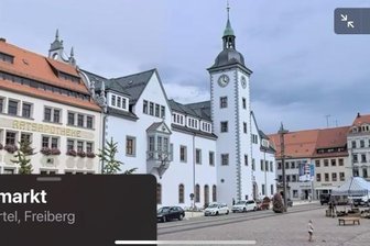 Wieso ganz Mittelsachsen jetzt in einer App zu finden ist - Auch auf dem Freiberger Obermarkt können sich Nutzer in der Apple-App Karten umsehen. Personen sind gepixelt.