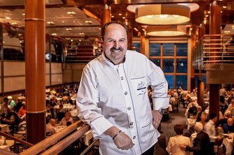 Sternekoch wider Willen: Da arbeitet der Österreicher Johann Lafer doch viel lieber für das elegant eingerichtete Restaurant "Atlantik" auf der "Mein Schiff Herz".