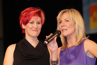 Wieso Ulrike von der Groeben das Vogtland so gern hat und was sie als Rentnerin so treibt - Sportgala 2012 in der Plauener Festhalle: Ulrike von der Groeben im Gespräch mit Star-Biathletin Kati Wilhelm.