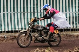 Wild Swans sind 2023 in Vahrholz wieder mit am Start - Gino von den Wild Swans fuhr die Simme der Erzgebirger nach 24 Stunden sicher ins Ziel. Der Meinersdorfer saß insgesamt fünf Stunden auf dem Moped.