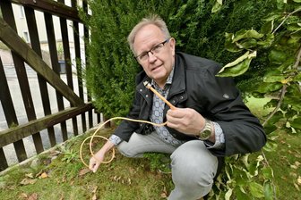 „Wild-West-Manieren“: Beim Glasfaser-Ausbau in Wilkau-Haßlau geht es drunter und drüber - Matthias Metzing hat jetzt einen Glasfaseranschluss auf seinem Grundstück, den er gar nicht wollte.