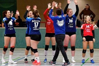 Wildcats beißen sich zurück - Das darf gefeiert werden: Nach anfänglichem Rückstand erkämpfte sich der FSV Reichenbach gegen den Chemnitzer VV II noch einen Dreier.