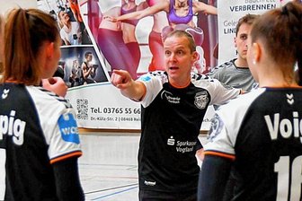 Wildcats: Rechnung ist nicht aufgegangen - Das emotionale Kapitel Sachsenliga ist für die Wildcats vorerst abgeschlossen. Ab Oktober geht es eine Etage tiefer weiter. Für Coach Frank Sommer (Mitte) bleibt das Glas trotzdem erst einmal halb voll.