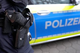 Wilde Gerüchte um Polizeieinsatz in Reichenbacher Straße in Zwickau: Das war der Grund - Bewaffnete Polizisten suchten am Samstag nach dem Tatverdächtigen.