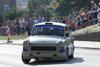 Wilde Hatz schlägt leisere Töne an - Mario Keller und Sebastian Krowiors im Trabant Super 600 vertreten diesen Sonnabend bei der 17. Rallye Grünhain die Farben des gastgebenden Clubs. Der MCG stellt rund ein Dutzend von insgesamt 80 Teams.