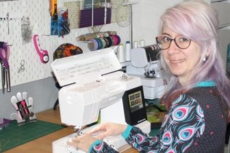 Wilde Kreationen aus Dänkritz - Antje Wild und ihre Nähmaschine: Jedes Teil wird erst nach detaillierter Absprache mit dem Kunden produziert.