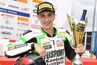Wildenfelser erlebt ein Wechselbad der Gefühle - Marvin Siebdrath mit dem Pokal für Platz 2 am Samstag.