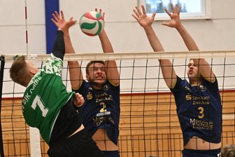Wildenfelser Volleyballer verpassen die Tabellenspitze - Die Wildenfelser Marten Fenske (li.) und Elias Schettler im Spiel gegen Colditz.