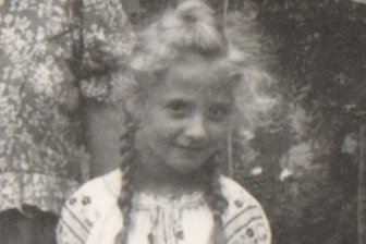 Gertraude Hurnik, die als Kind Gertraude Schürmann hieß.