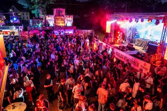 Wildwest in Hainichen: So heiß war das Kramba-Festival - Am Pfingstsonntag spielten mehr als zehn DJ auf drei Bühnen zum Kramba in Berthelsdorf.