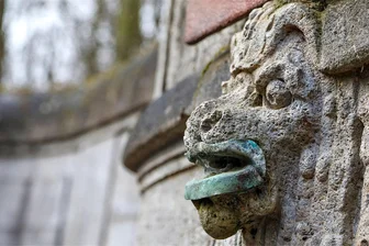 Wilhelm-Wunderlich-Denkmal in Meerane: Stadt legt Plan für Sanierung vor - Zur Sitzung des Stadtrates steht ein Beschluss zur Sanierung des Wilhelm-Wunderlich-Denkmals in der gleichnamigen Parkanlage auf der Tagesordnung.