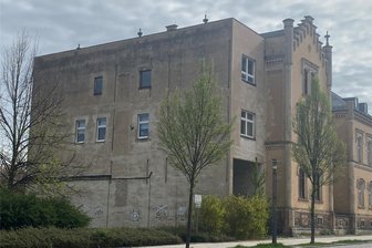 Wilkau-Haßlau: Anbau an alter Dietel-Villa soll mit historischen Stadtmotiven verschönert werden - Die unansehnliche Wand des Anbaus der Dietel-Villa soll mit historischen Stadtmotiven gestaltet werden.