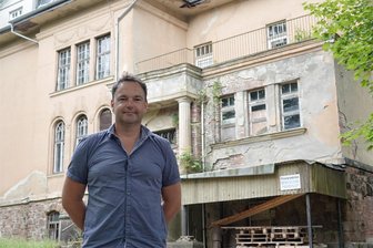 Wilkau-Haßlau: Baugenehmigung für Mehrfamilienhäuser an der Parkstraße - Im vergangen Jahr hat Marko Kaufmann die ehemalige Dietel-Villa an der Parkstraße in Wilkau-Haßlau gekauft. Jetzt beginnt auf dem Gelände der Neubau von Mehrfamilienhäusern. Später wird auch die Villa saniert.