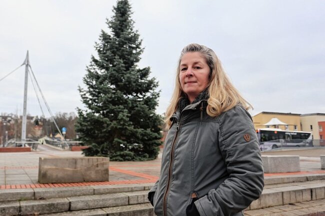 Wilkau-Haßlau: Nachbarin übergibt Randalierer der Polizei - Yvonne Wolter eilte zu Hilfe, als der Weihnachtsbaum beklaut werden sollte. 