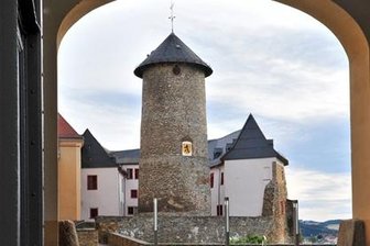 Willkommen im Dornröschenschloss - Bildtext: Die Künstlerin hat sich in die Burg als Platz für ihr Lebenswerk verliebt. Erste Pläne für ein solches Museum gab es bereits 2005.