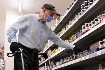 "Willkommen in meiner Welt" - Ronald Otto beim Einkaufen. Der Zschopauer lebt mit dem Spenderherz einer jungen Frau.