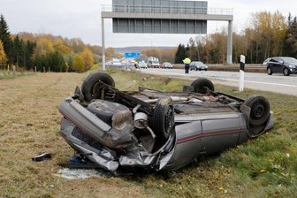 Windböe erfasst Auto: Drei Verletzte bei Unfall auf A 4 -