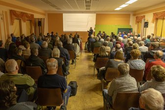 Windkraft: Bürgermeinung in Stadt im Erzgebirge fällt eindeutig aus - Nach zwei Bürgerversammlungen zu neuen Windkraftplänen gab es in Jöhstadt nun eine Bürgerbefragung.