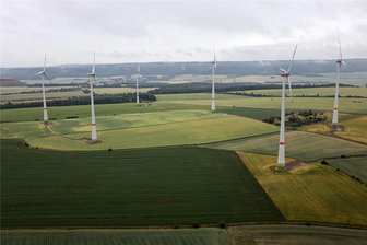 Windkraftprojekt im Erzgebirge: Stadtrat stellt sich hinter AfD-Antrag - Der Windpark Nentzelsrode in Thüringen. Pläne, ähnliche Windkraftanlagen nahe Hermannsdorf zu errichten, sorgen in dem Elterleiner Ortsteil seit Monaten für Aufregung.
