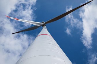Windkraftstreit an der Grenze: Gornau und Juwi uneins über Mindestabstand - Drei 250 Meter hohe Windkraftanlagen sind auf dem Spitzberg zwischen Gornau und Kleinolbersdorf-Altenhain geplant.