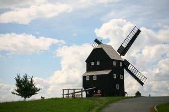 Windmühlenflügel verletzt zwei Menschen - Die Bockwindmühle in Kottmarsdorf.