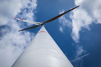 Windpark bei Glauchau: In Niederlungwitz geht es los - Acht Windräder wie dieses im benachbarten Lobsdorf werden in Niederlungwitz aufgestellt.