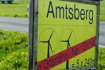 Windpark: Gericht sieht Amtsberg im Recht - An mehreren Stellen im Ort hat die Bürgerinitiative "Gegenwind Amtsberg" Zeichen gesetzt. 