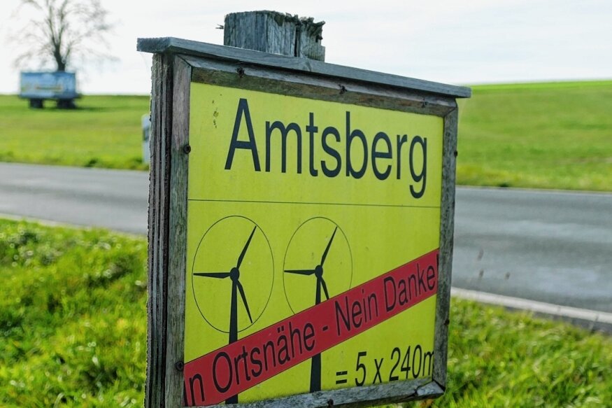 Windpark: Gericht sieht Amtsberg im Recht - An mehreren Stellen im Ort hat die Bürgerinitiative "Gegenwind Amtsberg" Zeichen gesetzt. 