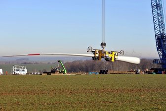 Windpark Königshain-Wiederau bekommt Zuwachs - Bau des Windrades in Königshain-Wiederau bei Rochlitz: Die Gesamthöhe der Anlage liegt bei 247 Metern.