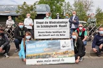 Windradgegner prostestieren -