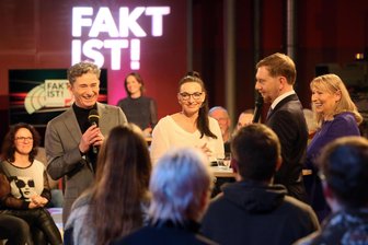 Windräder, Apothekensterben und Pflege: Was Zwickauer Bürger im MDR-Talk von der Landesregierung wissen wollten - Die Sendung „Fakt ist!“ sendete am Mittwoch erstmals live aus Zwickau. Ministerpräsident Michael Kretschmer und Staatsministerin Petra Köpping stellten sich den Fragen der Bürger.