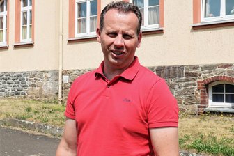 Windräder für Leubsdorf? - Nun sind die Gemeinderäte am Zug - Der Leubsdorfer Bürgermeister Dirk Fröhlich (CDU) leitet die Gemeinderatssitzung.