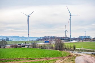 Windräder im Raum Kirchberg: Raumordnungsplan wird im Rathaus vorgestellt - Windräder an der Anschlussstelle Zwickau-Ost der Autobahn 72.
