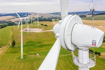 Windräder in Mittelsachsen: Was die alten Pläne für Standorte noch wert sind - Landrat Dirk Neubauer will mit den Kommunen in Mittelsachsen nach Flächen suchen, auf denen konfliktfrei Windkraftanlagen gebaut werden könnten.