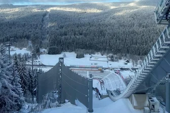 Windsegel an der Vogtland-Arena: Einweihung folgt noch -
