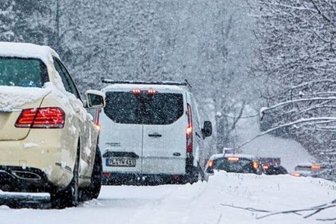 Winter ist zurück im Vogtland: Allein in Plauen kracht es 14 Mal - In Preißelpöhl ging es nur langsam voran.