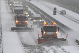 Winterdienst auf der Autobahn: Wie gut ist Sachsen gegen Schnee und Eis gerüstet? - Bald beginnt er wieder, der Kampf gegen Eis und Schnee auf den Autobahnen.