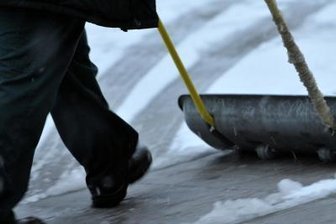 Winterdienst in Augustusburg: Autofahrer sollen Straßen freigeben -