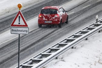 Wintereinbruch im Vogtland: So ist die aktuelle Lage - Den ganzen Tag über soll es im Vogtland schneien - bei Temperaturen von -3 bis 1 Grad.