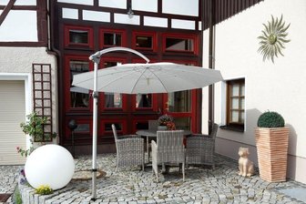Wintergärten, Terrassendächer, Sonnenschutz und Gartenmöbel -